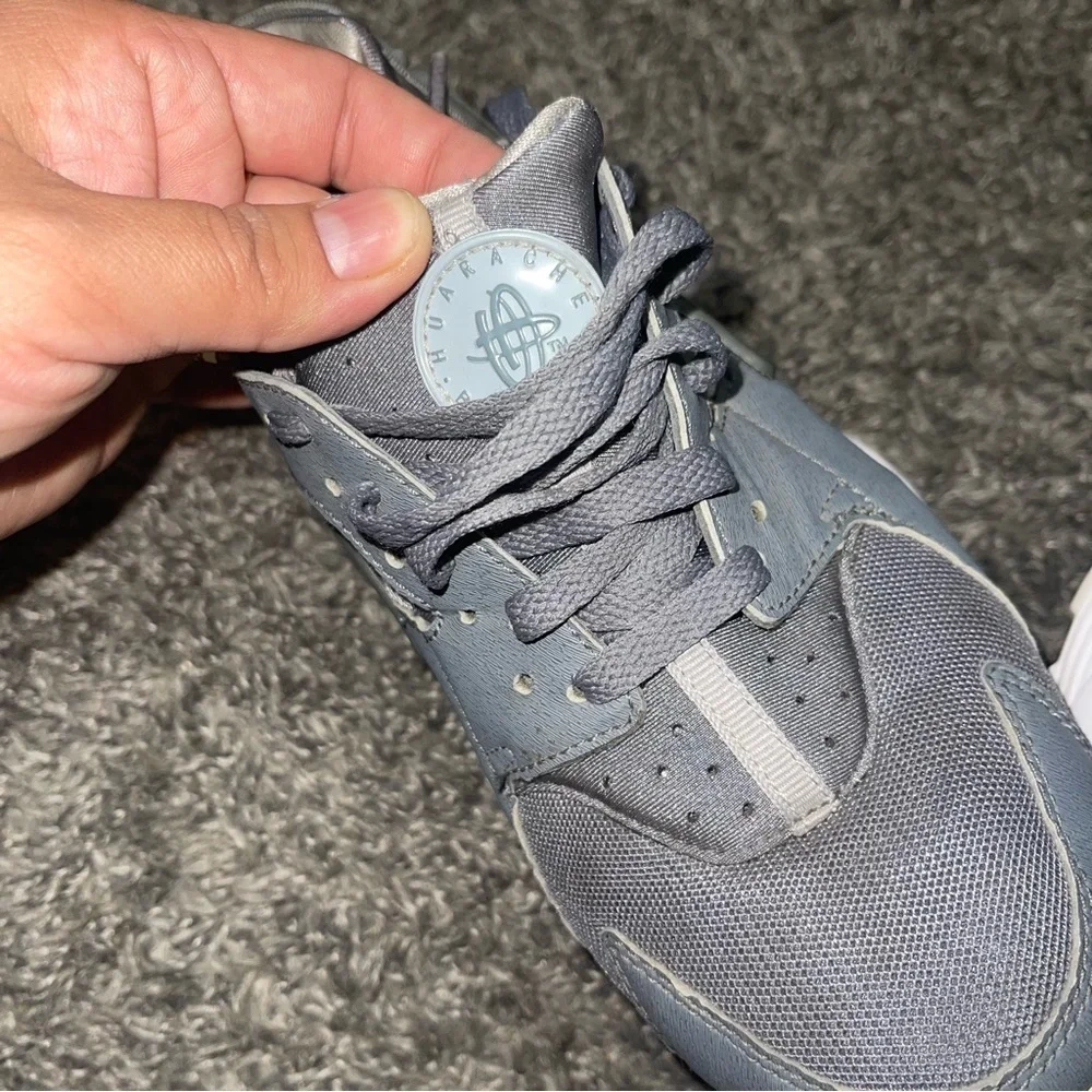 Nike Huarache Gray Low Top Sneakers Size 6.5Y